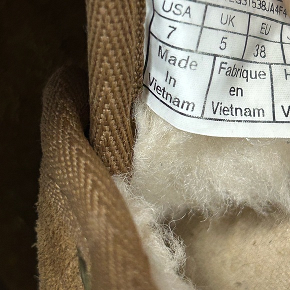 Ugg Shoes Size 7 Woman - Picture 12 of 13